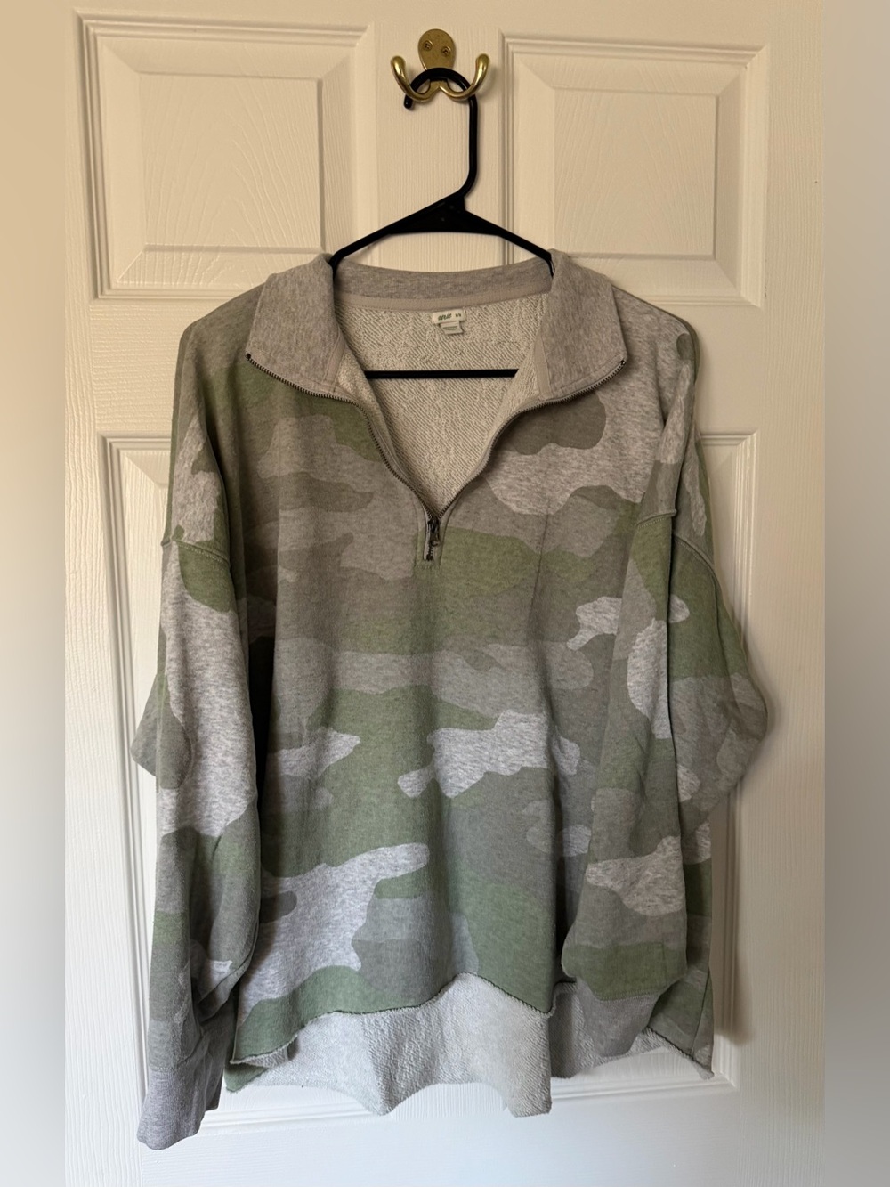 aerie Camo Quarter-Zip Sweatshirt - Gray & Green